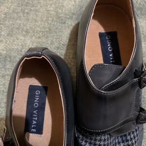 Gino Vitale NWOT Black and Gray Men's buckled dress shoes!